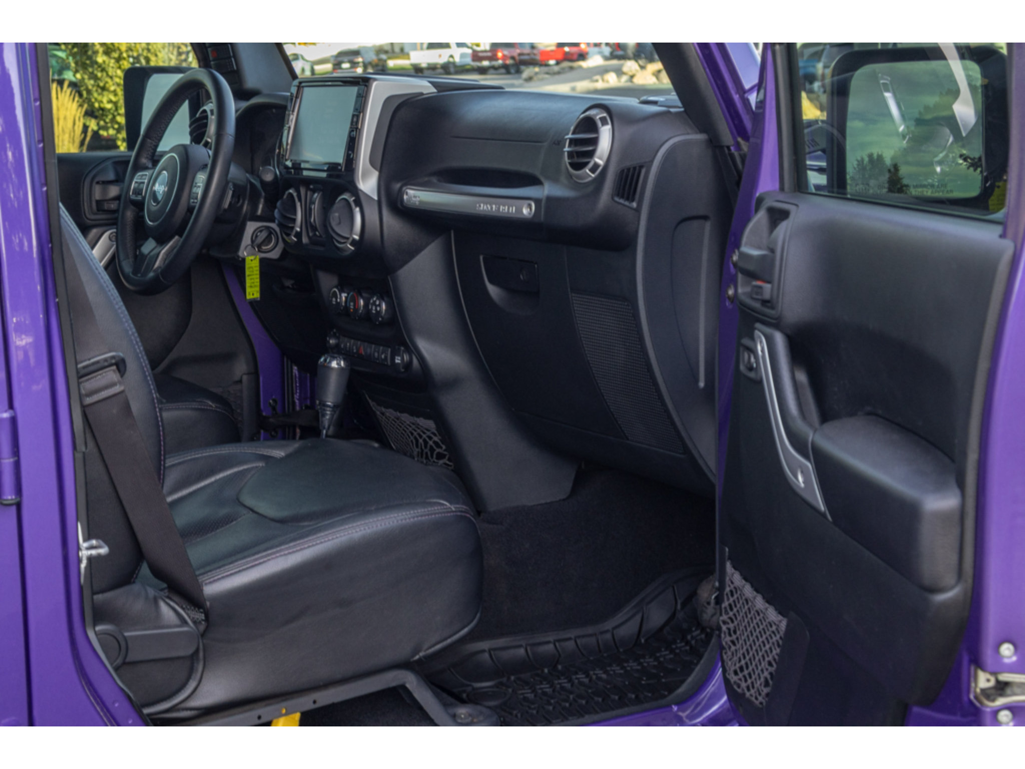 Used 2017 Jeep Wrangler Unlimited Rubicon w/ Cold Weather Group AWD/4WD image 10