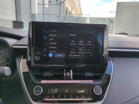 Used 2025 Toyota Corolla LE FWD image 14