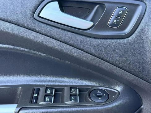 Used 2019 Ford Escape SE image 13