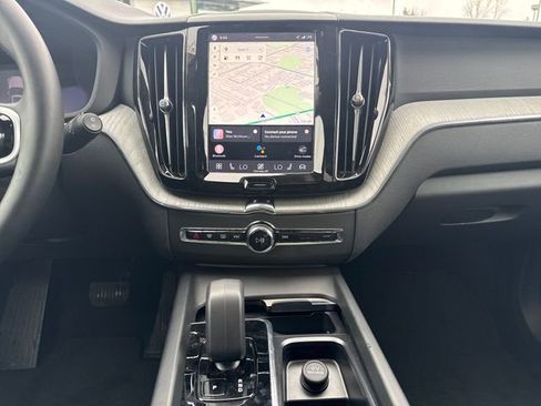 Used 2025 Volvo XC60 B5 Plus AWD/4WD image 19