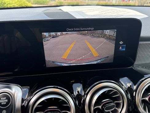 Used 2022 Mercedes-Benz GLB 250 image 21