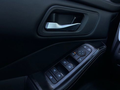 Used 2025 Nissan Rogue SV image 20