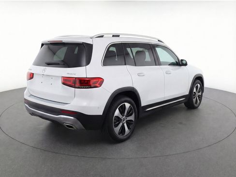 Used 2025 Mercedes-Benz GLB 250 4MATIC image 9
