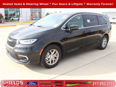 Used 2026 Chrysler Pacifica Select