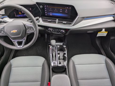 New 2025 Chevrolet Trax LT w/ Driver Confidence Package image 10