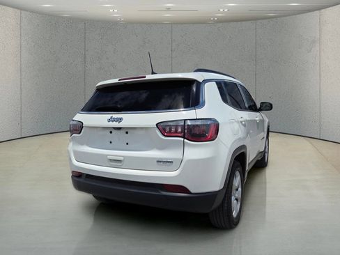 Used 2019 Jeep Compass Latitude w/ Cold Weather Group FWD image 4