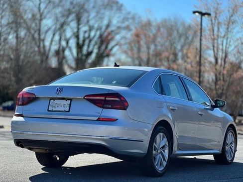 Used 2018 Volkswagen Passat 2.0T SE FWD image 5