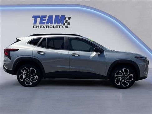 Used 2024 Chevrolet Trax RS w/ Sunroof Package FWD image 4
