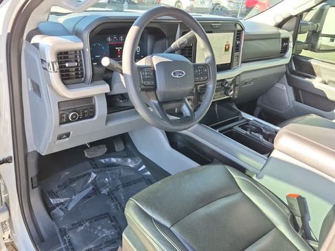 Used 2025 Ford F250 XLT w/ Black Appearance Package image 12