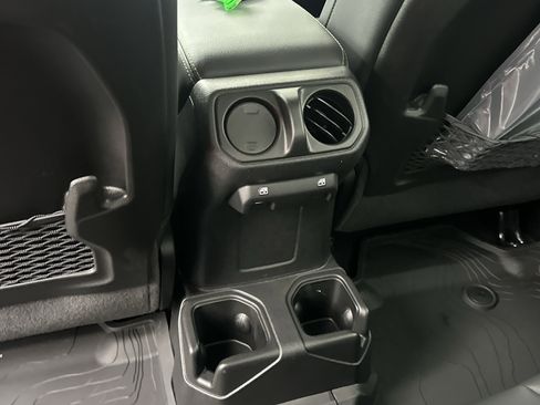 New 2026 Jeep Gladiator Sahara image 30