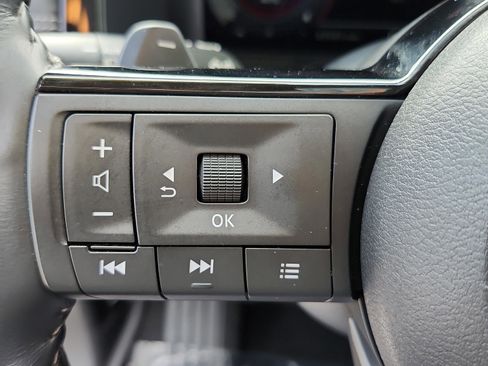 Used 2023 Nissan Pathfinder Platinum image 21