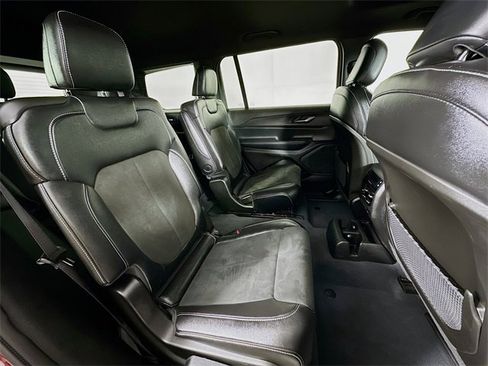 Used 2023 Jeep Grand Cherokee L Laredo image 6