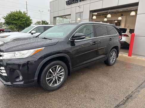 Used 2019 Toyota Highlander XLE AWD/4WD image 11