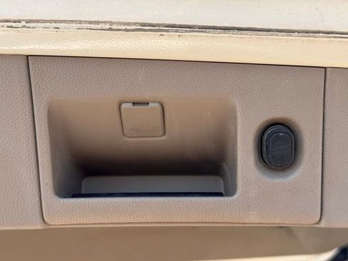 Used 2015 Chevrolet Suburban LTZ image 34