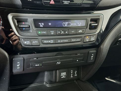 Used 2018 Honda Pilot Touring image 16