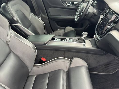 Used 2019 Volvo S60 T6 R-Design image 23