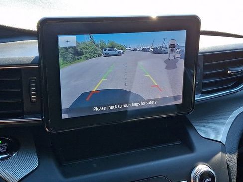 Used 2020 Ford Explorer XLT w/ Equipment Group 202A AWD/4WD image 17