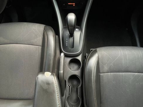 Used 2022 Chevrolet Trax LT w/ LT Convenience Package FWD image 19