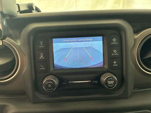 Used 2018 Jeep Wrangler Unlimited Sport S AWD/4WD image 21