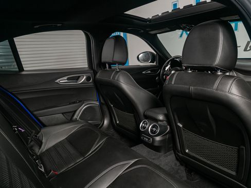 Used 2022 Alfa Romeo Giulia Veloce image 8