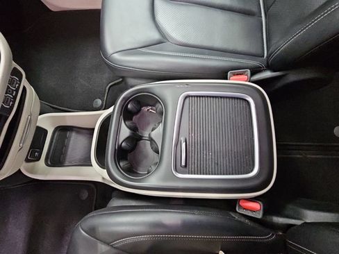 Used 2023 Chrysler Pacifica Touring-L FWD image 22