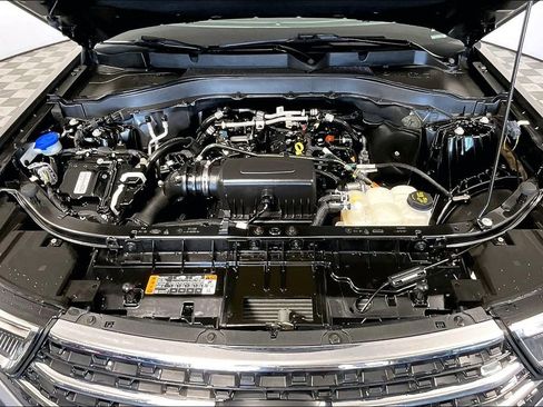 Used 2023 Ford Explorer XLT w/ Equipment Group 202A image 9