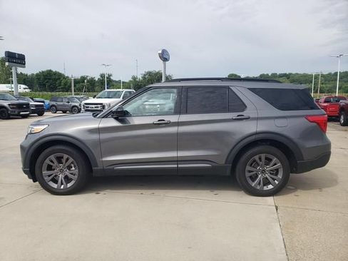 Used 2023 Ford Explorer XLT w/ Equipment Group 202A AWD/4WD image 9