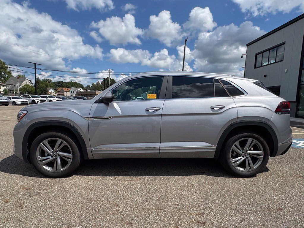 Certified 2024 Volkswagen Atlas Cross Sport SEL R-Line AWD/4WD image 2