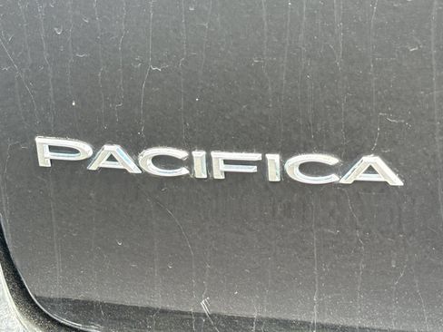 Used 2024 Chrysler Pacifica Touring-L FWD image 28