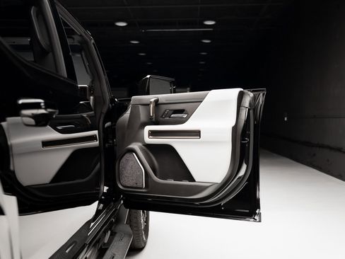 Used 2024 GMC Hummer EV 2X image 56