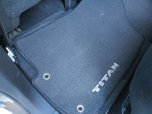 Used 2016 Nissan Titan SL AWD/4WD image 22