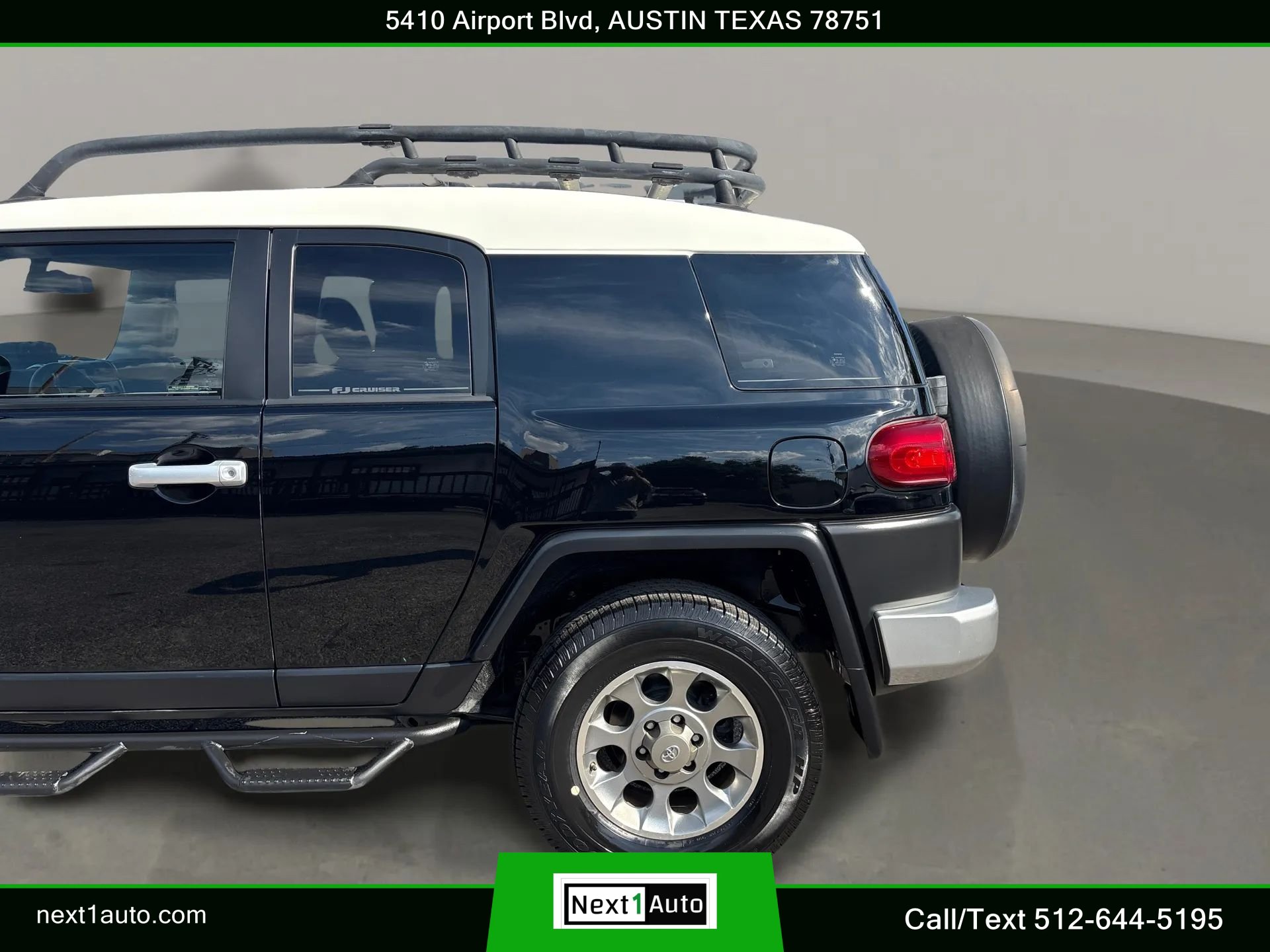 Used 2011 Toyota FJ Cruiser 2WD w/ Upgrade Pkg image 12