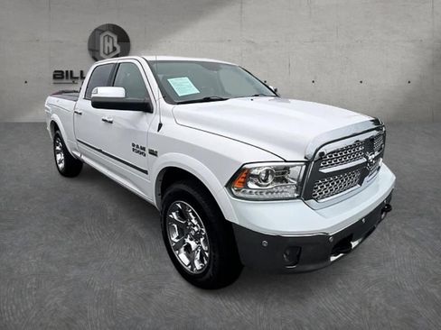 Used 2017 RAM 1500 Laramie w/ Convenience Group AWD/4WD image 3