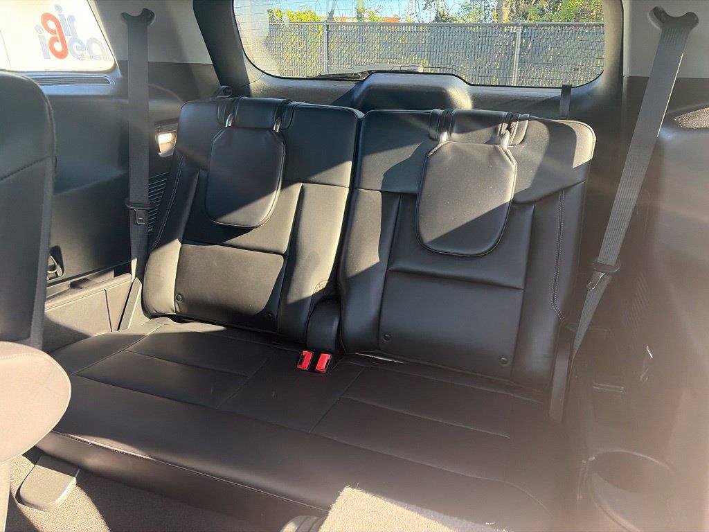 Used 2021 Ford Explorer XLT w/ Equipment Group 202A AWD/4WD image 14