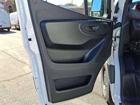 Used 2025 Mercedes-Benz Sprinter 2500 image 12