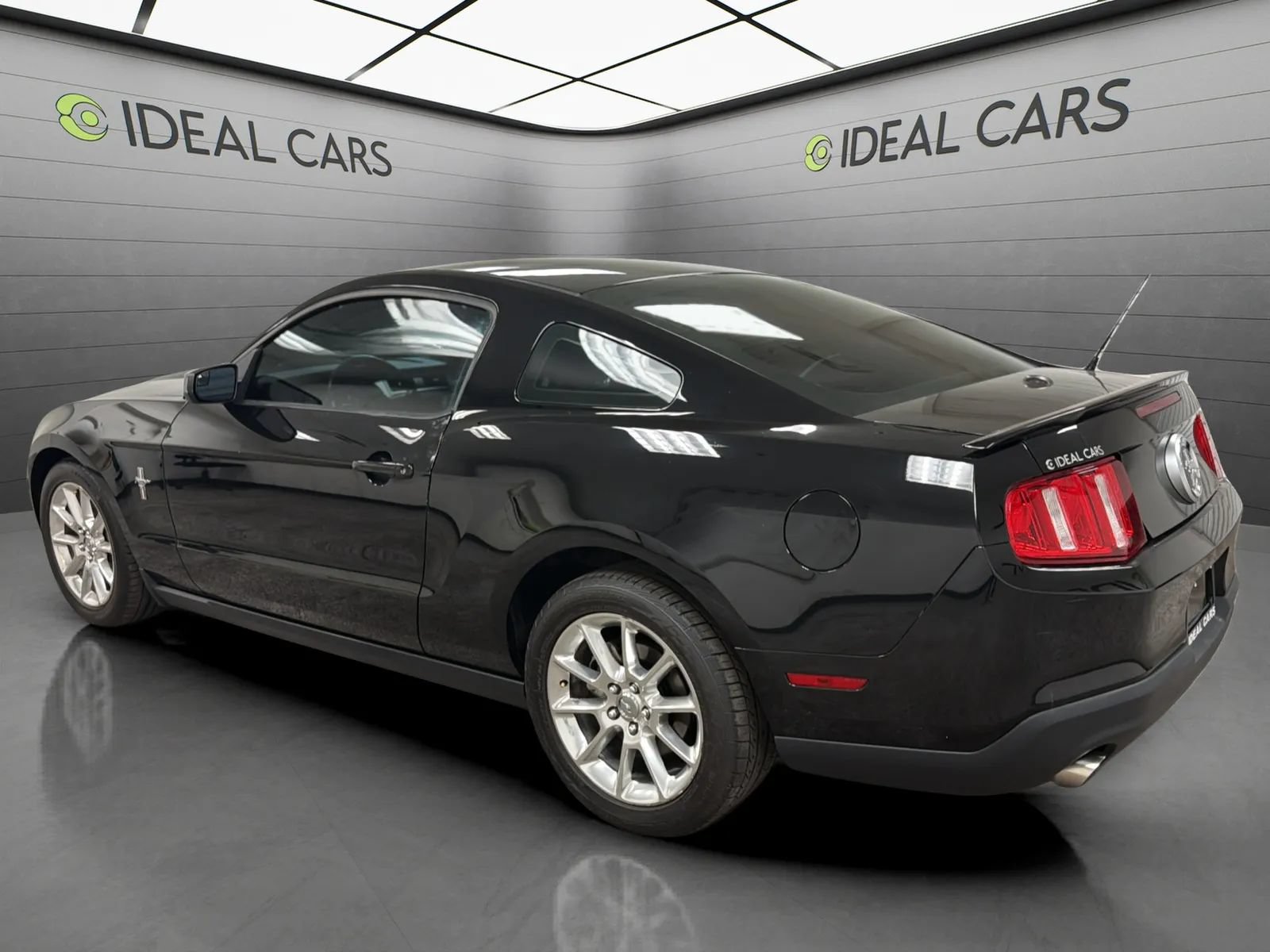 Used 2011 Ford Mustang Premium w/ 202A Rapid Spec Order Code RWD image 7