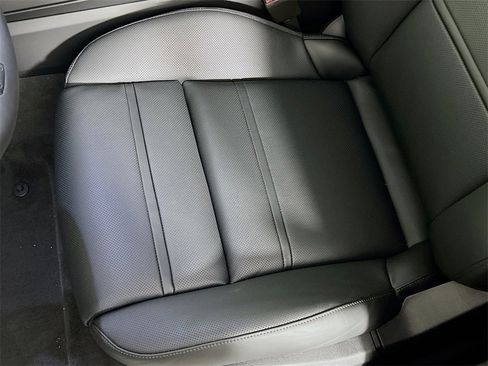 New 2026 Porsche Cayenne Base image 22