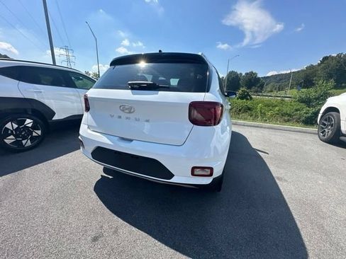 Used 2022 Hyundai Venue Limited FWD image 13
