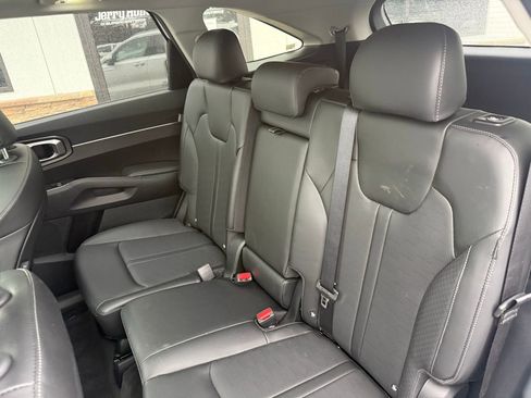 Used 2025 Kia Sorento S w/ Panoramic Sunroof Package image 4