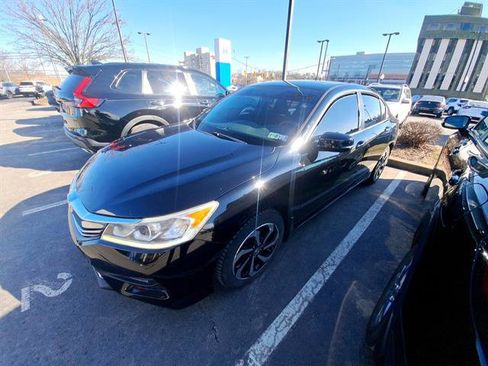 Used 2017 Honda Accord EX image 3