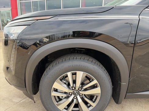 New 2026 Nissan Pathfinder SL image 7