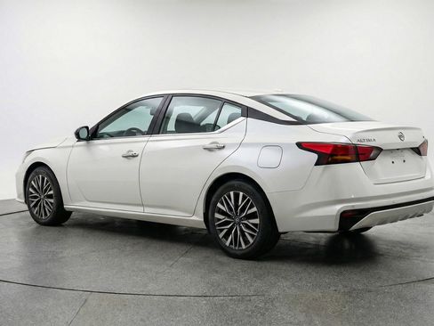 Used 2025 Nissan Altima 2.5 SV FWD image 6