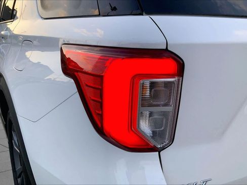 Used 2021 Ford Explorer XLT w/ Equipment Group 202A RWD image 26