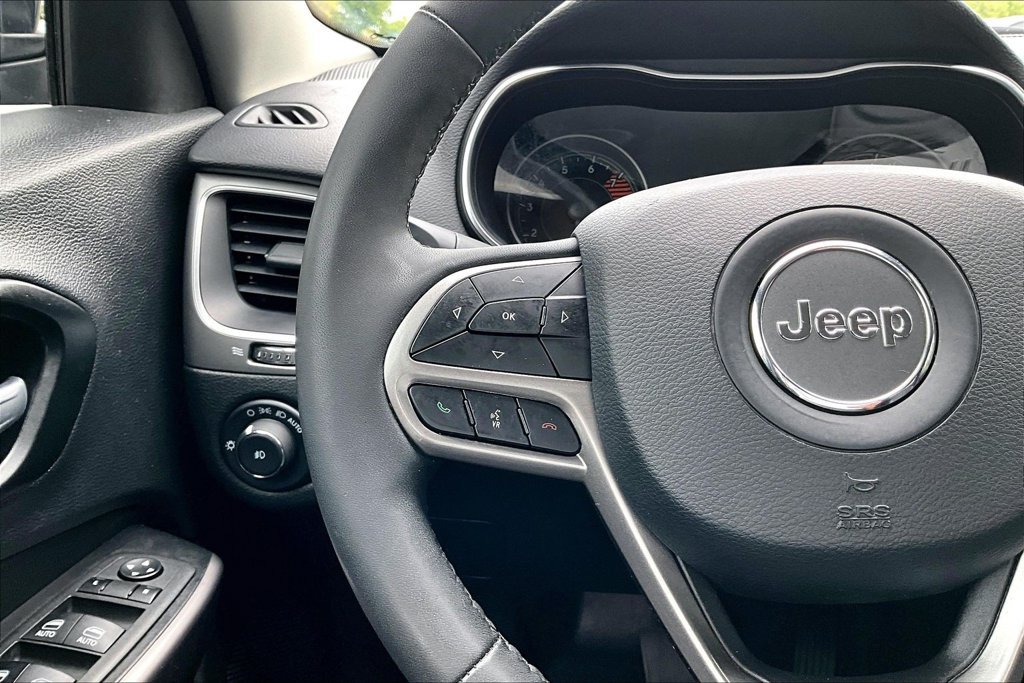 Used 2022 Jeep Cherokee Latitude Lux w/ Mopar Interior Package AWD/4WD image 24