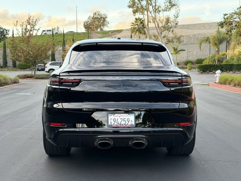 Used 2023 Porsche Cayenne Turbo S image 31