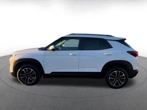 Used 2025 Chevrolet TrailBlazer LT image 9