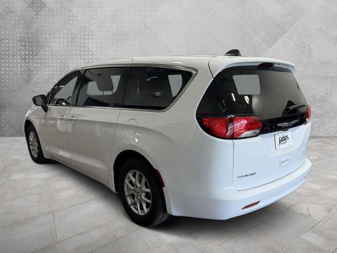 Used 2024 Chrysler Voyager LX image 6