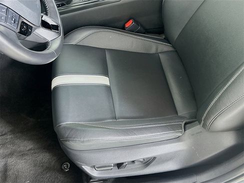 Used 2025 Toyota Camry SE image 8