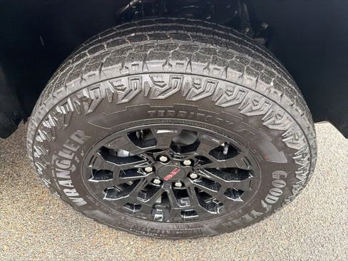 Used 2026 GMC Canyon Elevation w/ Convenience Package image 9