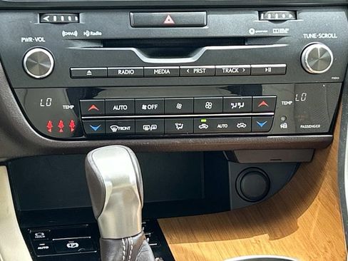 Used 2017 Lexus RX 350 FWD w/ Premium Package image 28